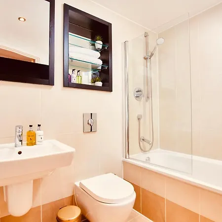 Apartment Modern Deluxe City Centre Apt & Free Secure Parking! *